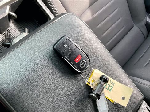 Used 2024 Toyota Tacoma TRD Off-Road image 36