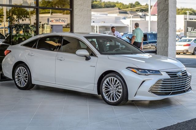 Used 2019 Toyota Avalon Limited FWD image 4