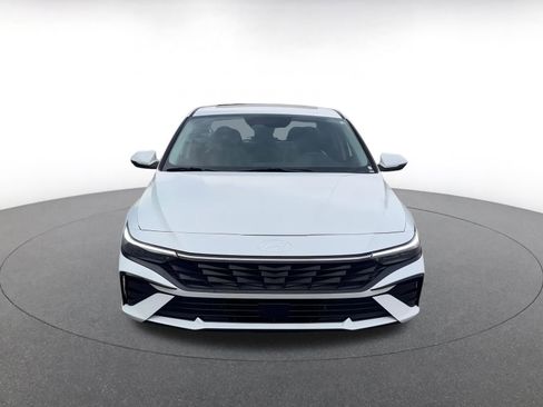 Used 2025 Hyundai Elantra Limited image 4
