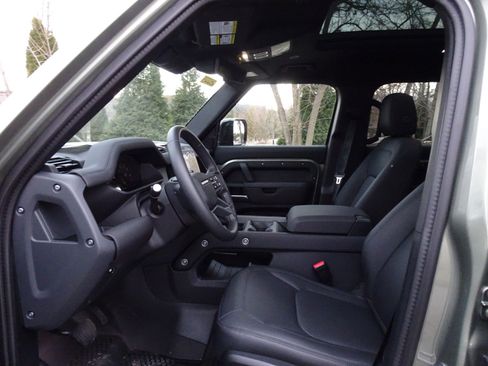 New 2025 Land Rover Defender 110 S image 2