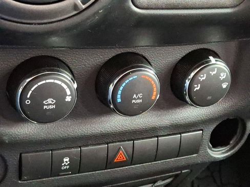 Used 2017 Jeep Wrangler Unlimited Sport w/ Connectivity Group image 16