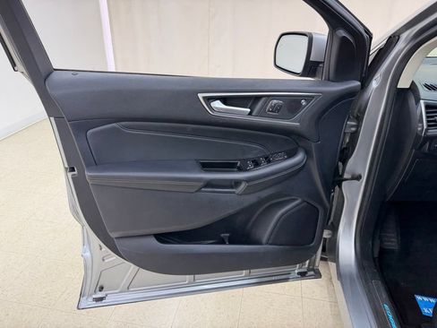 Used 2020 Ford Edge Titanium w/ Equipment Group 301A AWD/4WD image 18