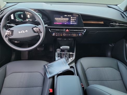 New 2026 Kia Niro EX FWD image 9