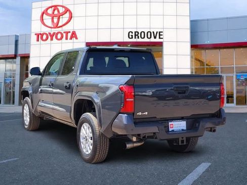 Used 2026 Toyota Tacoma SR5 w/ SR5 Upgrade Package AWD/4WD image 3