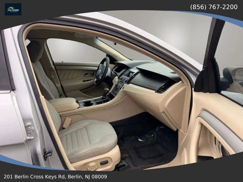 Used 2016 Ford Taurus SE FWD image 39