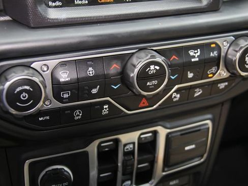 Used 2018 Jeep Wrangler Unlimited Sahara AWD/4WD image 26