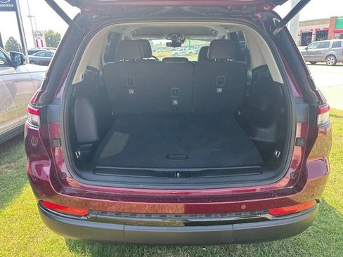 Used 2023 Jeep Grand Cherokee Limited w/ Luxury Tech Group II image 7