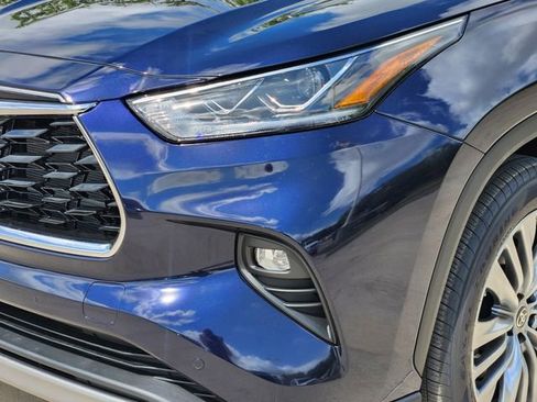 New 2026 Toyota Highlander Platinum image 7