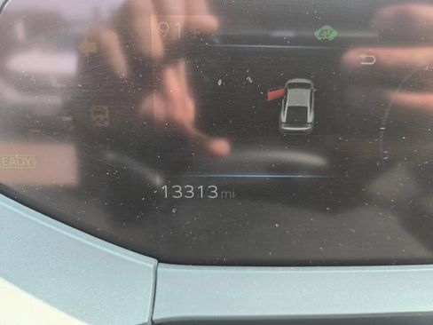 Used 2024 Toyota Prius LE AWD/4WD image 10