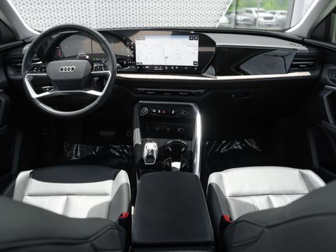 Certified 2025 Audi Q5 Premium w/ Convenience Package AWD/4WD image 8