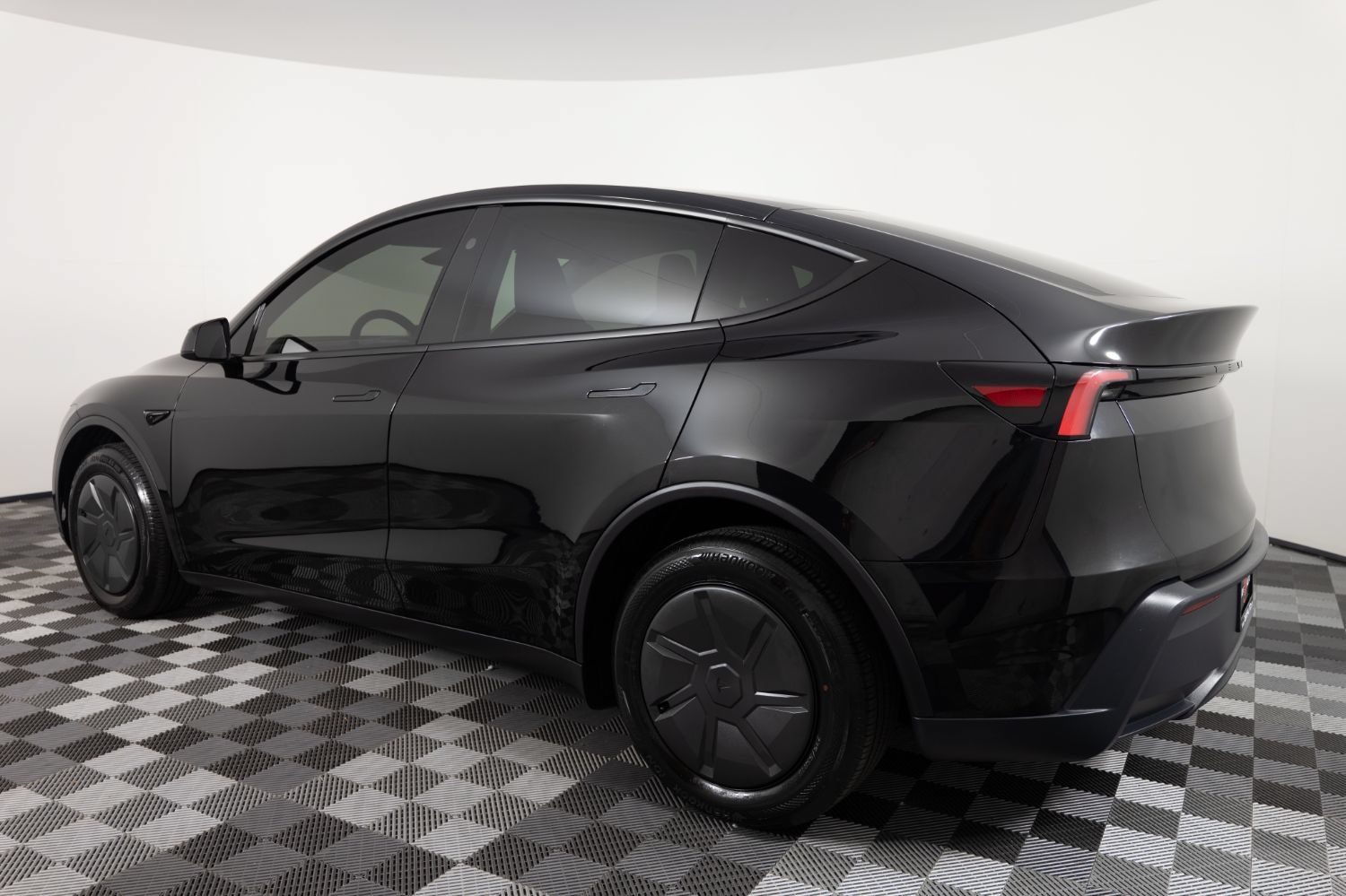 Used 2026 Tesla Model Y AWD image 4