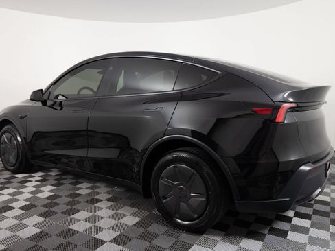 Used 2026 Tesla Model Y AWD image 4
