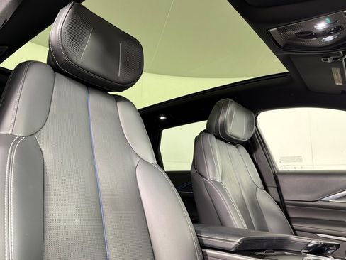 Used 2024 Cadillac Lyriq Luxury RWD image 16