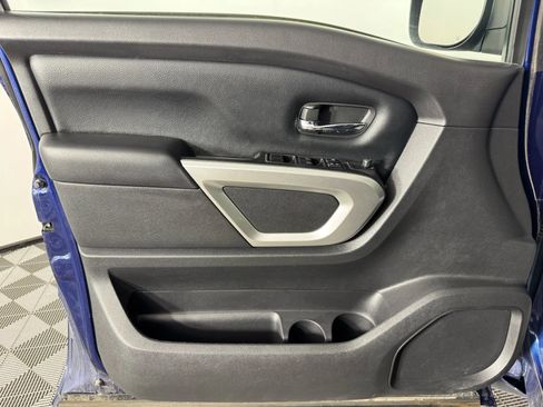 Used 2019 Nissan Titan SV image 35