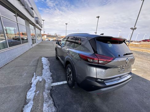 Used 2021 Nissan Rogue SV w/ Premium Package image 5