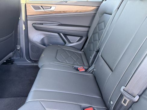 New 2026 Volkswagen Atlas SE image 16