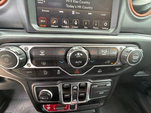 Used 2023 Jeep Gladiator Mojave w/ Trailer Tow Package AWD/4WD image 47