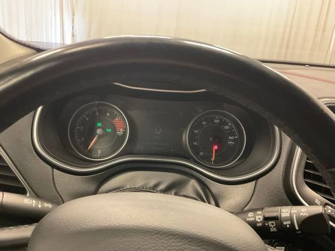 Used 2019 Jeep Cherokee Trailhawk w/ Cold Weather Group AWD/4WD image 13