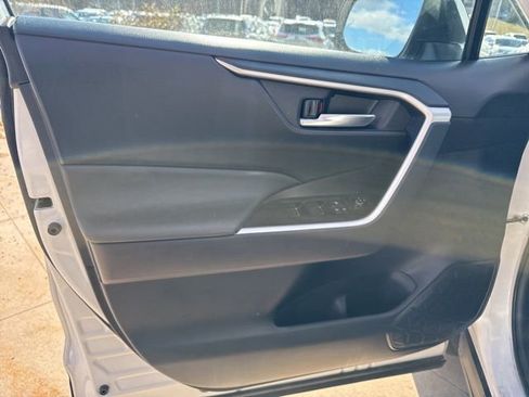 Used 2025 Toyota RAV4 XLE image 23
