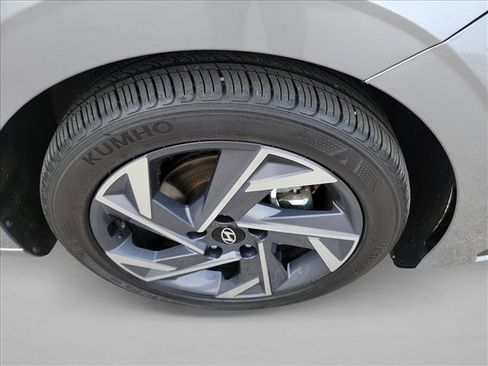 Used 2025 Hyundai Elantra Sport FWD image 10