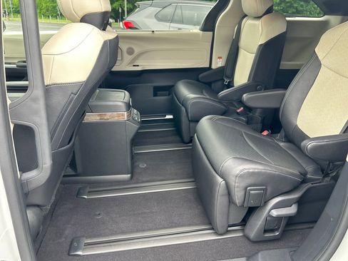 Certified 2025 Toyota Sienna Platinum AWD/4WD image 28