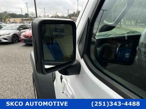 Used 2023 Jeep Gladiator Sport image 10