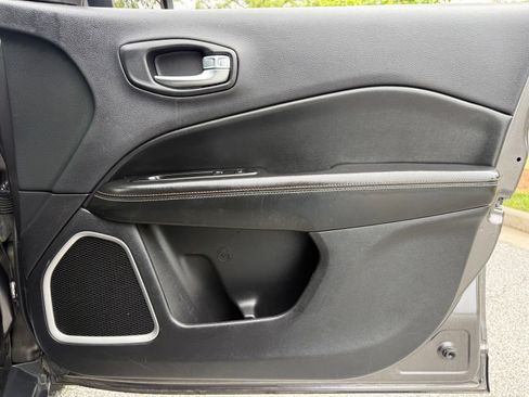 Used 2018 Jeep Compass Latitude FWD image 42
