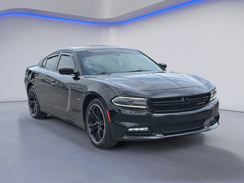 Used 2018 Dodge Charger R/T w/ Blacktop Package RWD image 5