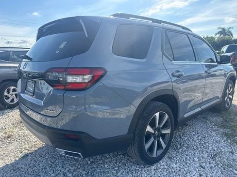Used 2024 Honda Pilot Touring image 6