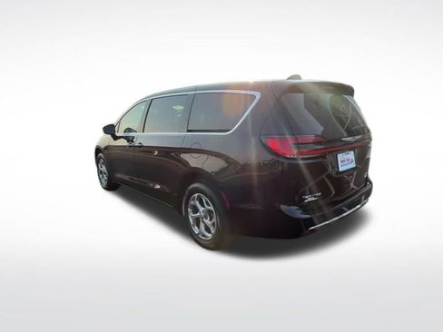 Used 2024 Chrysler Pacifica Limited image 36
