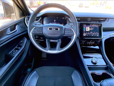 Used 2024 Jeep Grand Cherokee L Altitude image 6