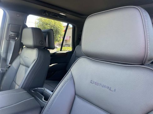 New 2026 GMC Yukon Denali w/ Denali Reserve Package AWD/4WD image 22