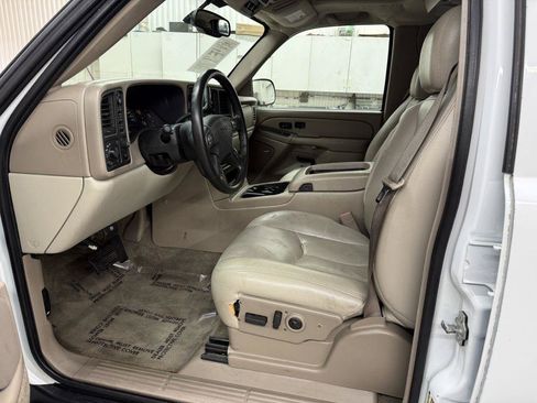 Used 2005 GMC Yukon XL SLT w/ SLT Preferred Equipment Group AWD/4WD image 18