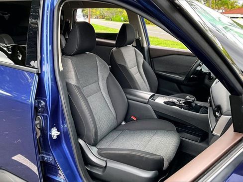 Used 2021 Nissan Rogue SV image 7