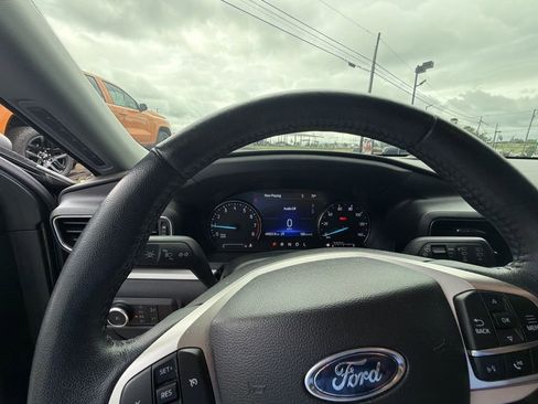 Used 2023 Ford Explorer XLT w/ Equipment Group 202A AWD/4WD image 15