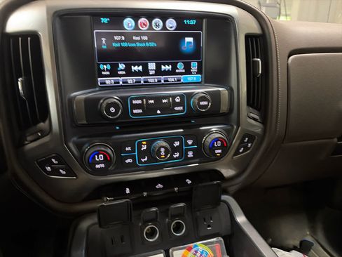Used 2017 Chevrolet Silverado 1500 LTZ Z71 AWD/4WD image 8