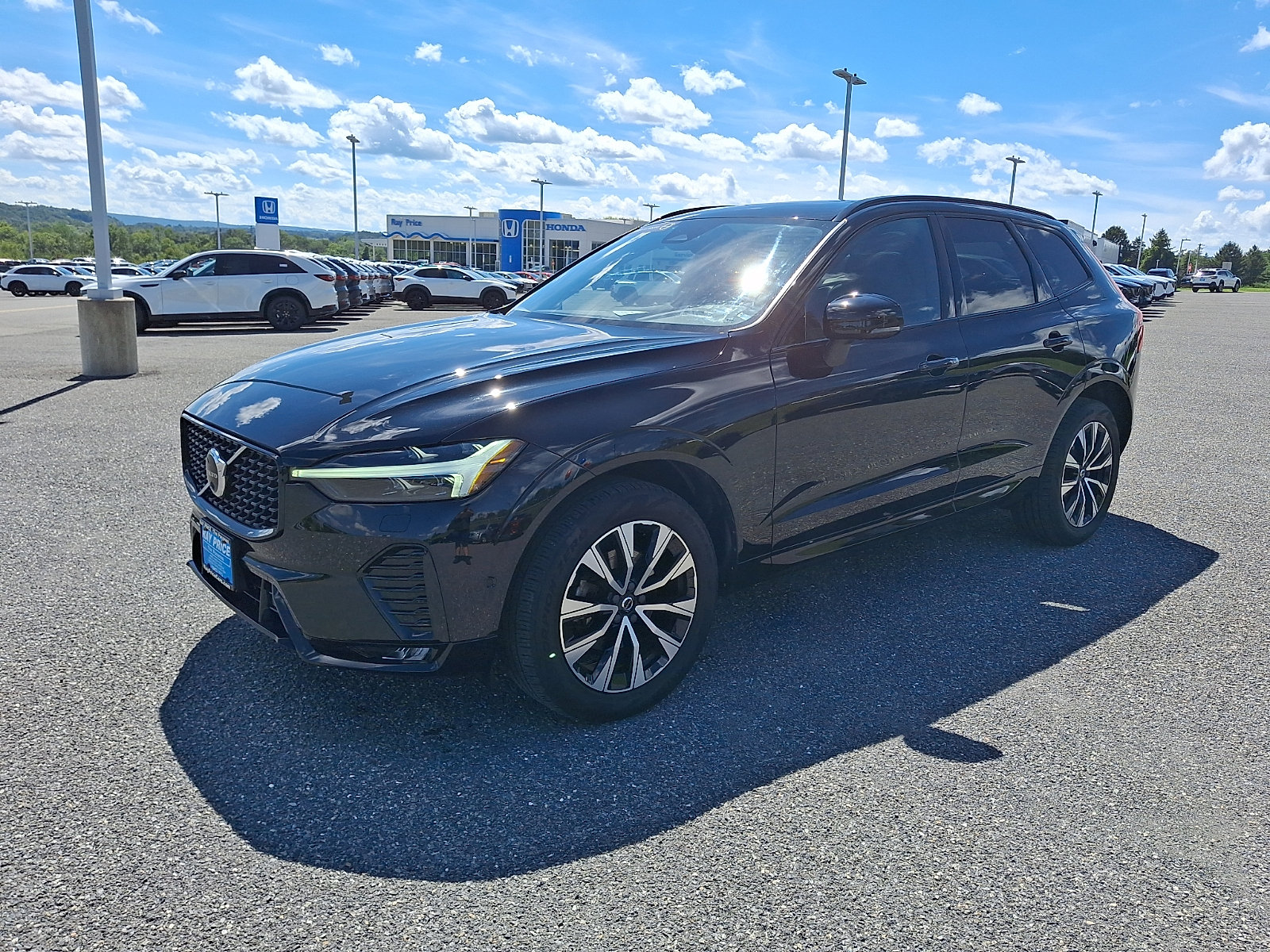 Certified 2024 Volvo XC60 B5 Plus w/ Protection Package Premier AWD/4WD image 4