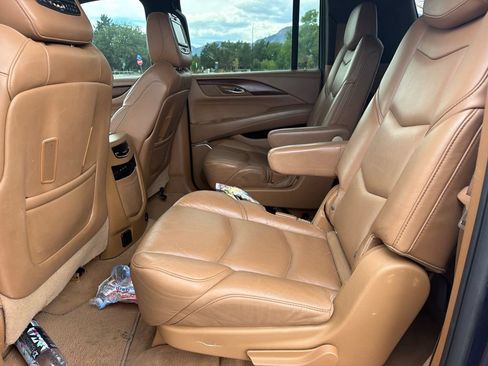 Used 2017 Cadillac Escalade ESV Platinum AWD/4WD image 12