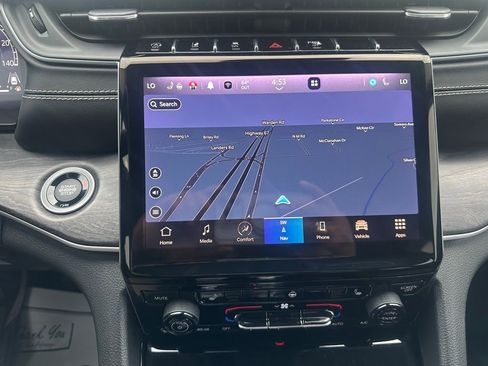 Used 2023 Jeep Grand Cherokee Limited w/ Black Appearance Package image 33