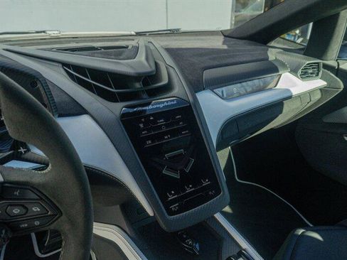 Used 2024 Lamborghini Revuelto image 75