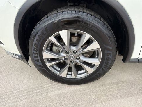 Used 2018 Nissan Murano SV image 11
