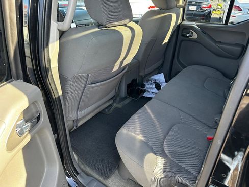 Used 2016 Nissan Frontier SV AWD/4WD image 16