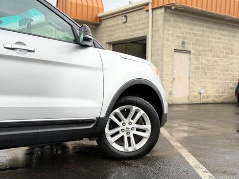 Used 2015 Ford Explorer XLT AWD/4WD image 4