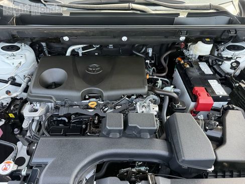 Used 2025 Toyota RAV4 XLE AWD/4WD image 32