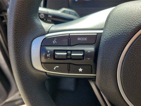 Used 2025 Kia Sportage LX image 18