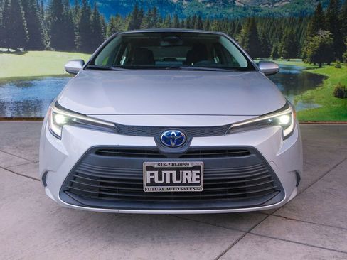 Used 2023 Toyota Corolla LE image 2