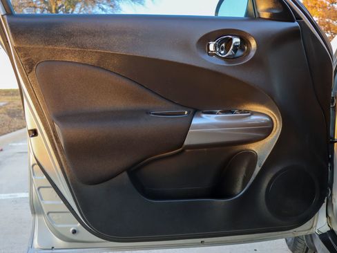 Used 2012 Nissan Juke SV image 12