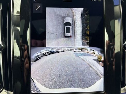 Used 2025 Volvo XC60 B5 Plus image 25