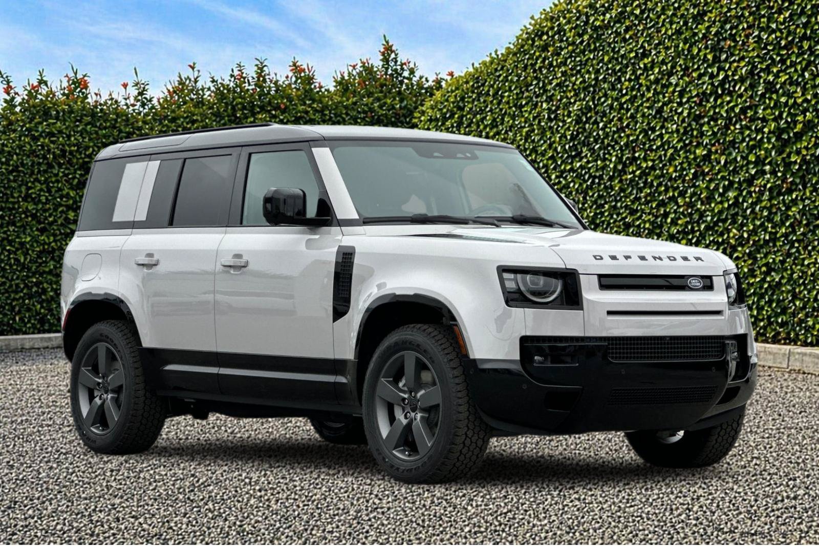 New 2026 Land Rover Defender 110 X-Dynamic SE AWD/4WD image 8