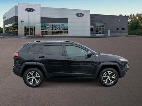Used 2018 Jeep Cherokee Trailhawk w/ Comfort/Convenience Group image 12